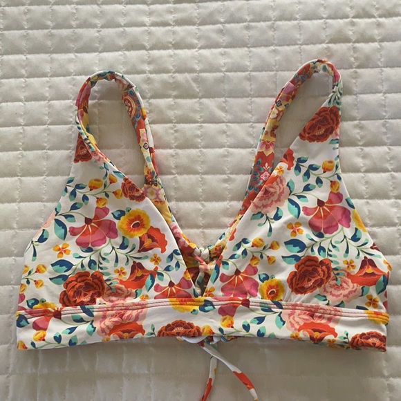 Beautiful, fun swim top!☀️ - Picture 3 of 3
